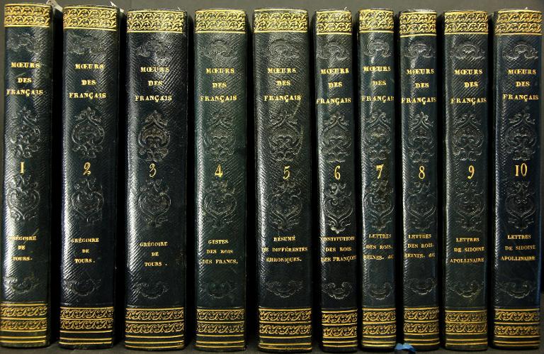 Essais historiques sur les mœurs des Français